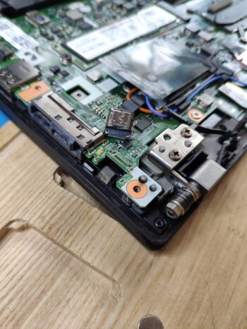 Oprava USB-C konektora